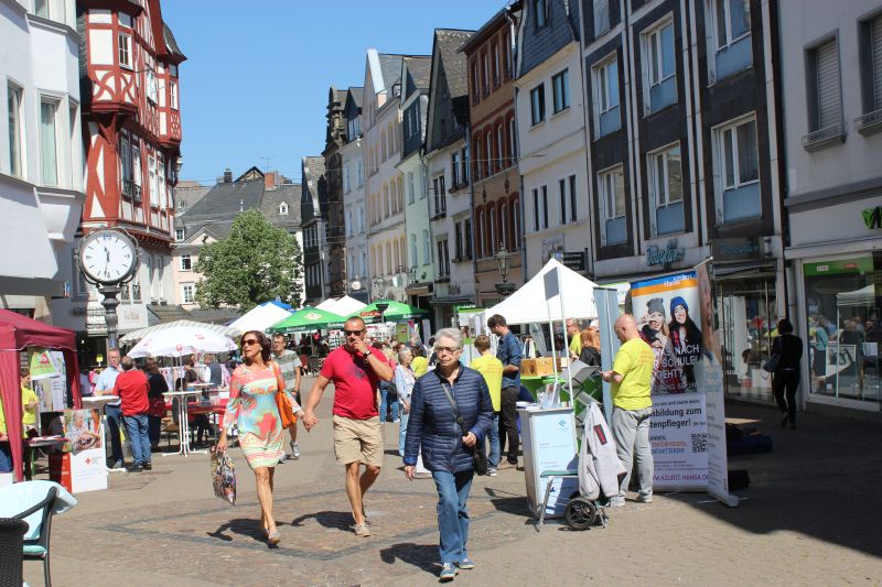 Beim Europischen Protesttag zur Gleichstellung von Menschen mit Behinderung prsentieren sich zahlreiche soziale Einrichtungen mit ihren Infostnden in der Montabaurer Innenstadt. Aufnahme aus dem vergangenen Jahr: privat