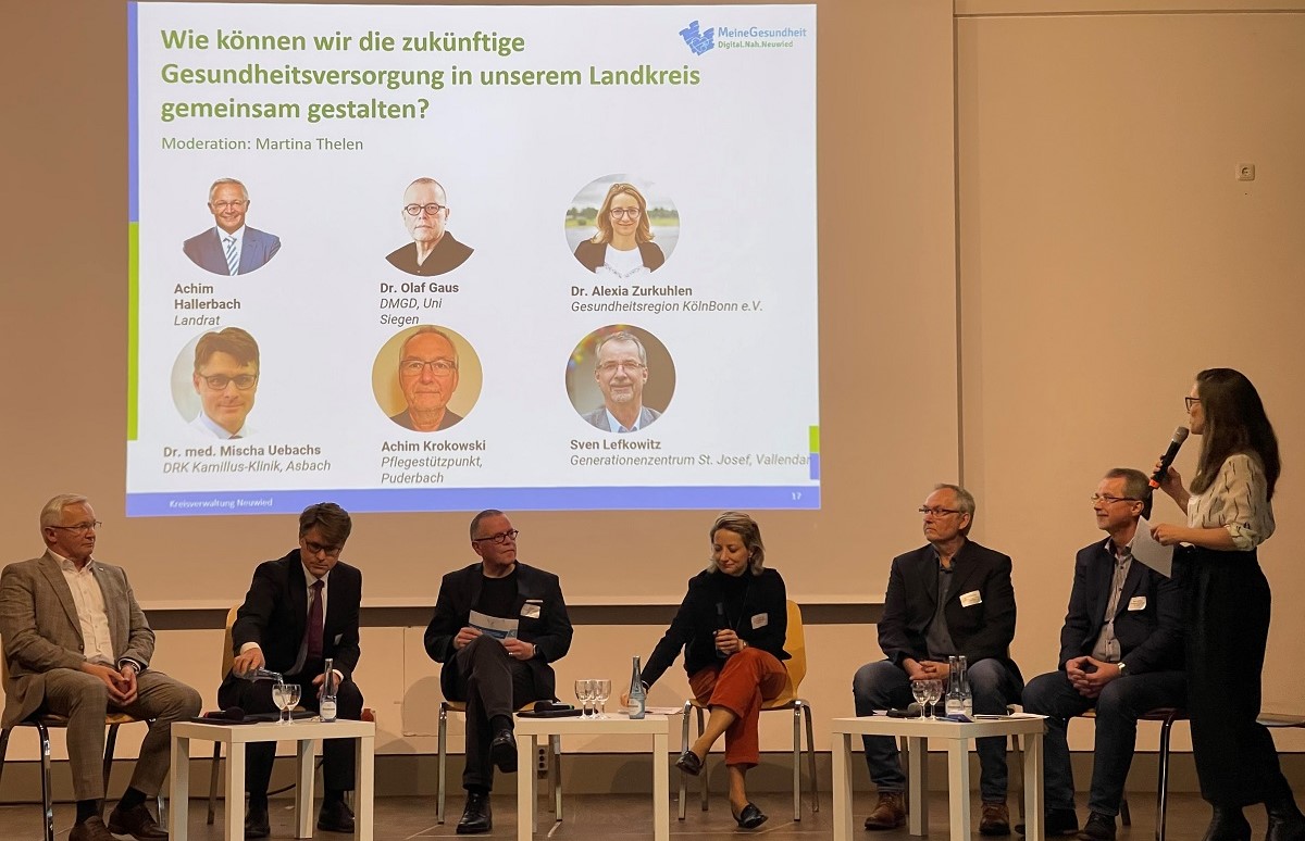 Diskutierten die Mglichkeiten einer digitalen Untersttzung der medizinischen Versorgung (von links): Landrat Achim Hallerbach, Dr. Mischa Uebachs, Dr. Olaf Gaus, Dr. Alexia Zurkuhlen, Achim Krokowski und Sven Lefkowitz sowie Moderatorin Martina Thelen. (Fotos: Kreisverwaltung Neuwied)