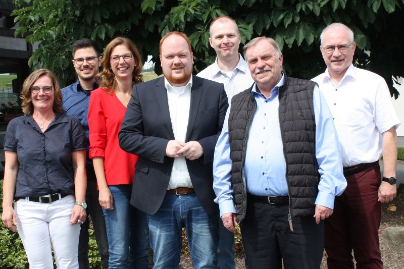 Der geschftsfhrende Kreisvorstand der SPD Altenkirchen wurde wiedergewhlt: v.l. Alexandra Probst, Christopher Prinz, Sabine Btzing-Lichtenthler,Andreas Hundhausen, Klaus Hinkel, Horst Klein und Heijo Hfer Foto: jkh