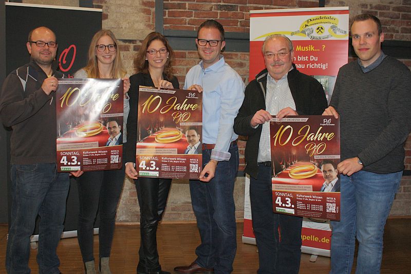 v.l. Dominik Weitershagen, Anika Schlosser, Sabine Btzing-Lichtenthler, Marco Lichtenthler, Manfred Ebener und Timo Hlzemann freuen sich auf das Jubilumskonzert Foto: jkh