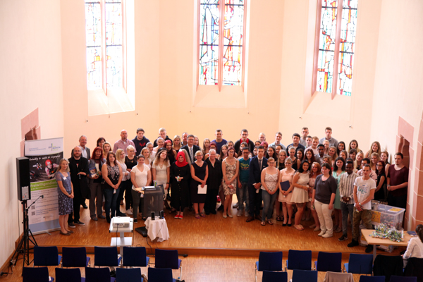 Die am rheinland-pflzischen Seminarstandort des Trgers im Rahmen des Freiwilligen Soziales Jahr betreuten FSJler, wurden Anfang Juli im Rahmen einer zentralen Veranstaltung im Forum Antoniuskirche geehrt und verabschiedet. Foto: Heribert Frieling