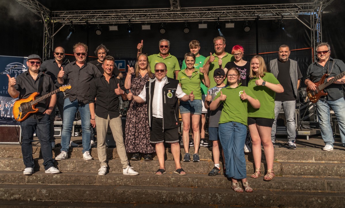 Erfolgreiches Benefizkonzert: Streetlife rockt Hachenburg