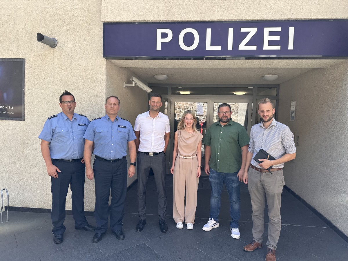 Ellen Demuth MdB und Dr. Matthias Reuber MdL nach dem Austausch mit der Polizei in Betzdorf (Foto: Tjark Thnen)