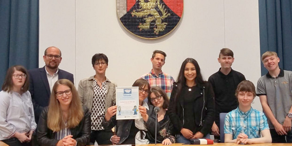 Die Schlerinnen und Schler der Klasse BVJI18 A der BBS Wissen mit ihrem Lehrer Jonas Schfer und Integrationskraft Alexandra Wagner. (Foto: privat) 