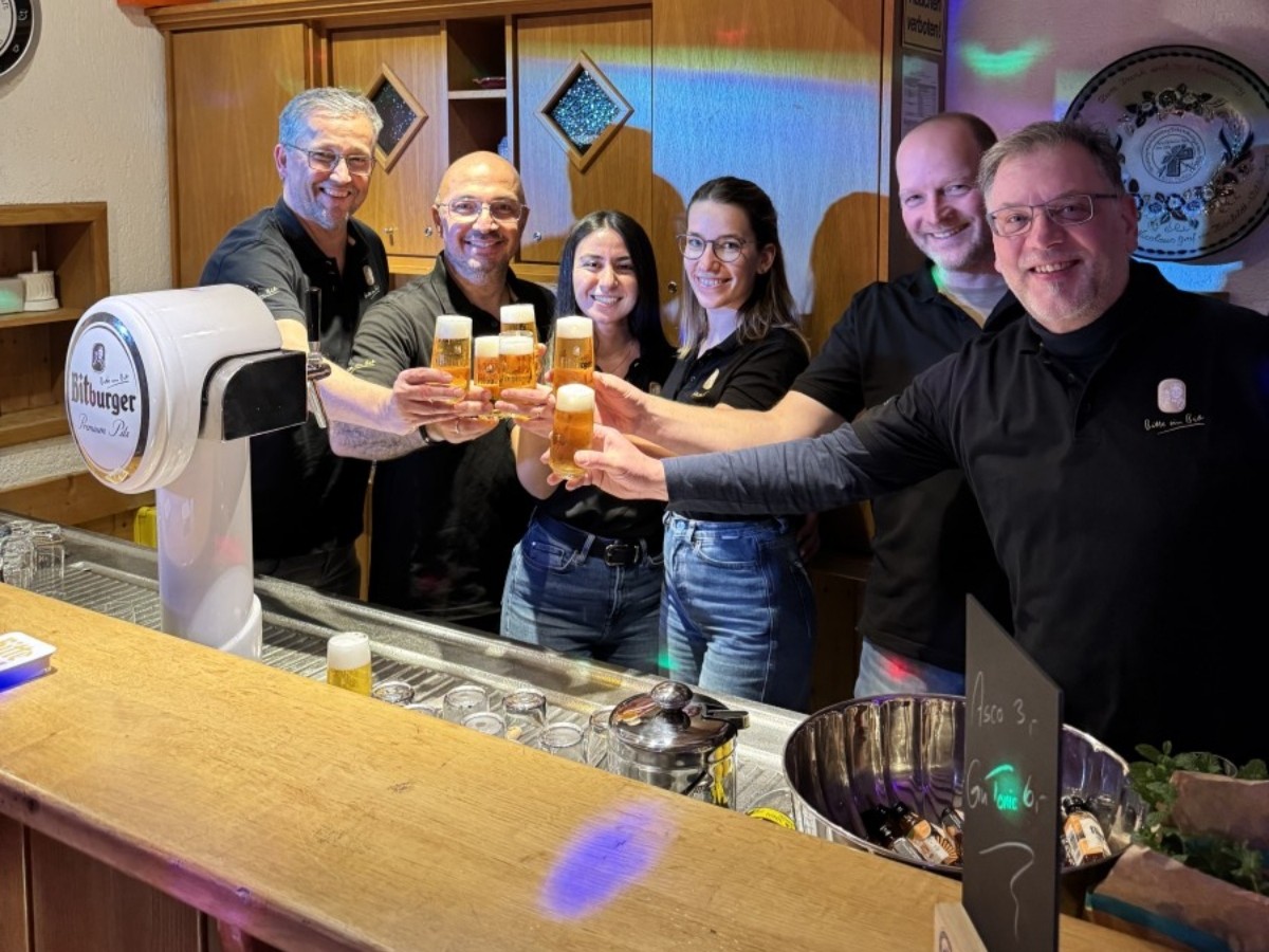 Das FreitagsThekenTeam von der After-Work-Party (Foto: Akin G�ven)