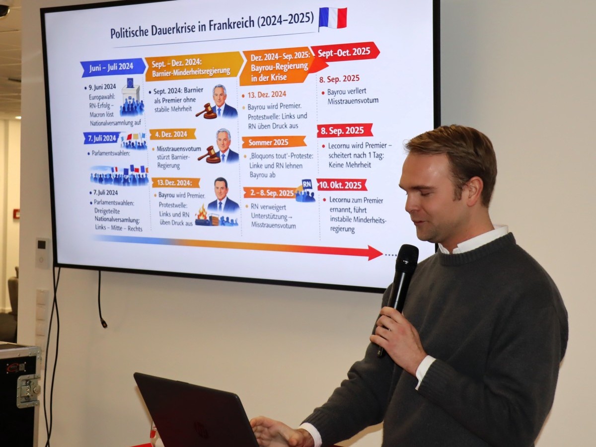 Frankreichexperte Simon Braun von der Uni Bonn erl�uterte die politische Krise in unserem Nachbarland. (Fotos: Uli Schmdit)