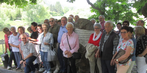 Die Katzwinkler Senioren am Weserstein. (Foto:privat)