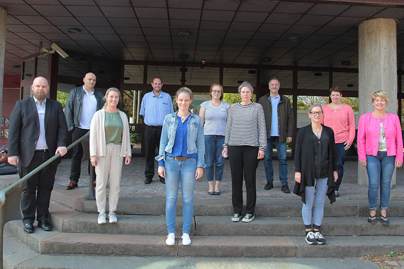 Der elfkpfige Verbundbeirat mit seiner Vorsitzenden Dr. Maria Krupp (5. von rechts), der Leiterin der Pflegeschule am Rheinischen Bildungszentrum in Neuwied. Foto: hf