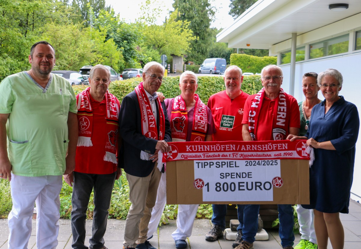 Spendenbergabe an das Hospiz St. Thomas in Dernbach: Peter Held, Werner Hehl, K. Heinz Ferrai, Kordula Lauf, Wendelin Hehl, Gerhard Hehl, Yvonne Gro und Eva-Maria Hebgen (Foto: DGKK)