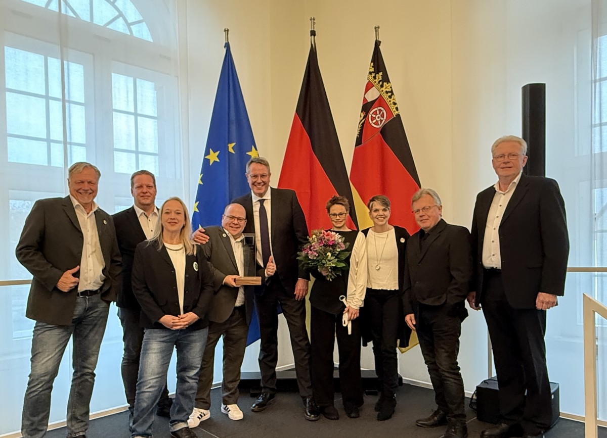 Ehrenamt im Westerwald: 100.000 Bume sichern Brckenpreis fr Wller Helfen