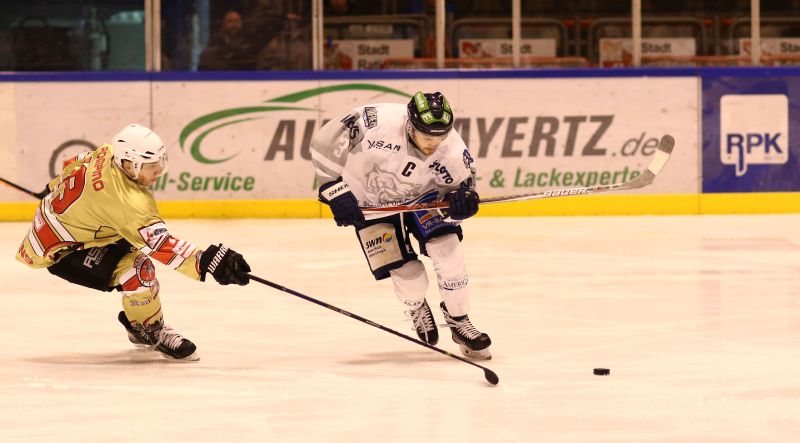 Florian Pompino im Trikot von Ratingen (links). Foto: fischkoppMedien