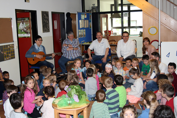 Gemeinsames Prinzenfrhstck in der Kath. Kita St. Marien Linz