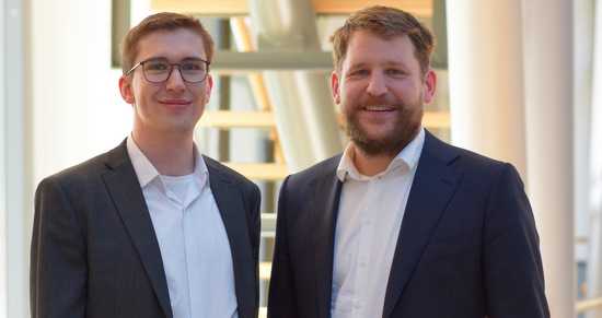 Die Initiatoren des neuen Studiengangs: Till Samannshausen (links) und Professor Dr.-Ing. Peter Burggrf. (Foto: Universitt Siegen)