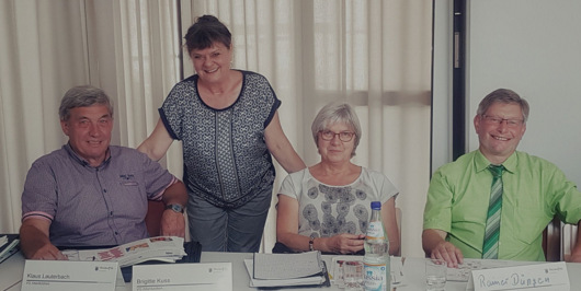 Das Moderatorenteam: (von links) Klaus Lauterbach, Elke Hachenberg und Brigitte Kuss mit dem Beigeordneten Rainer Dngen. (Foto: Verbandsgemeinde Altenkirchen) 