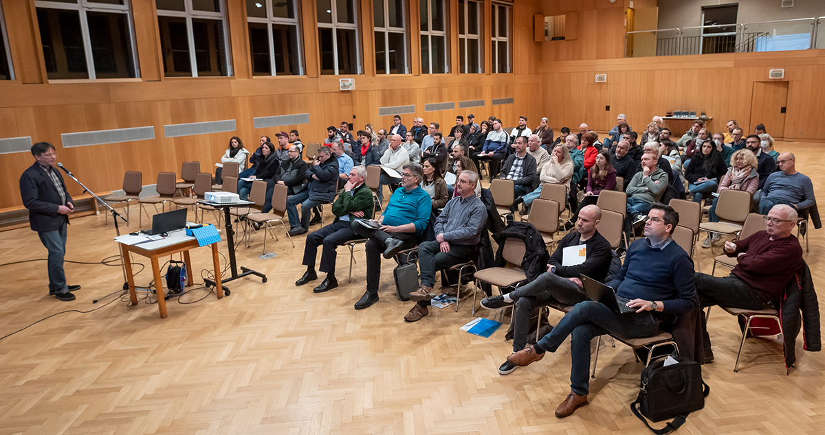 Groes Interesse bei der ersten Infoveranstaltung zum Neubaugebiet "Am Sonnenbach". Foto: Stadt Selters