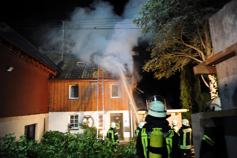 Das Feuer zerstrte das Dachgeschoss des Hauses. (Fotos: kk)