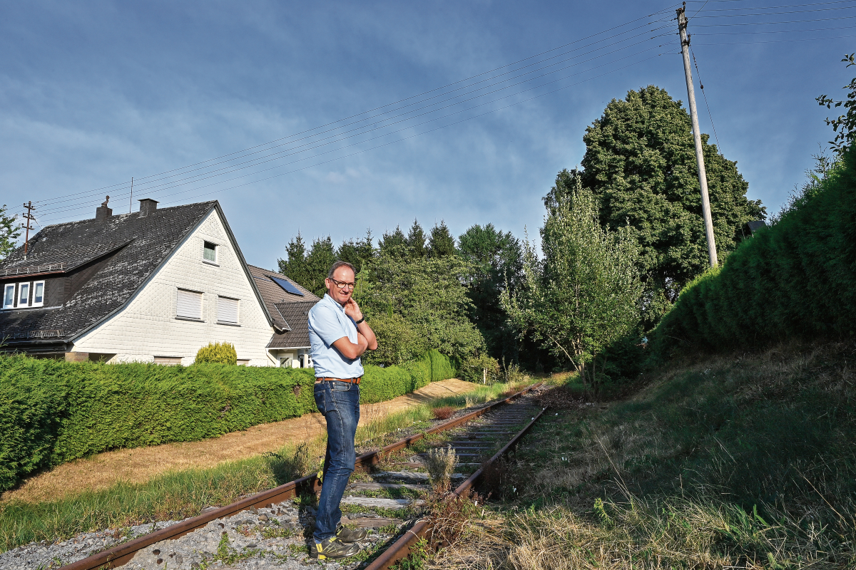 Markus Mann begutachtet schon einmal im Vorgriff auf die Entscheidung des Altenkirchener Kreistages die Trasse. (Foto: Copyright WLLER ENERGIEZEITUNG)