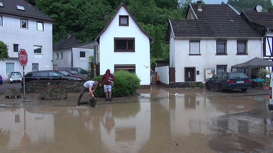 Heftiges Gewitter ber Isenburg - Feuerwehren im Einsatz