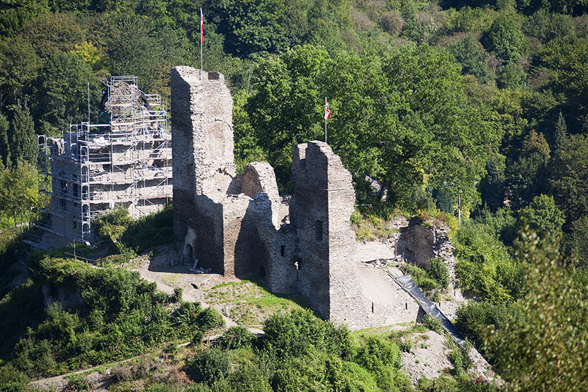 Seit vielen Jahren wird an der Isenburg renoviert. Archivfoto: Wolfgang Tischler