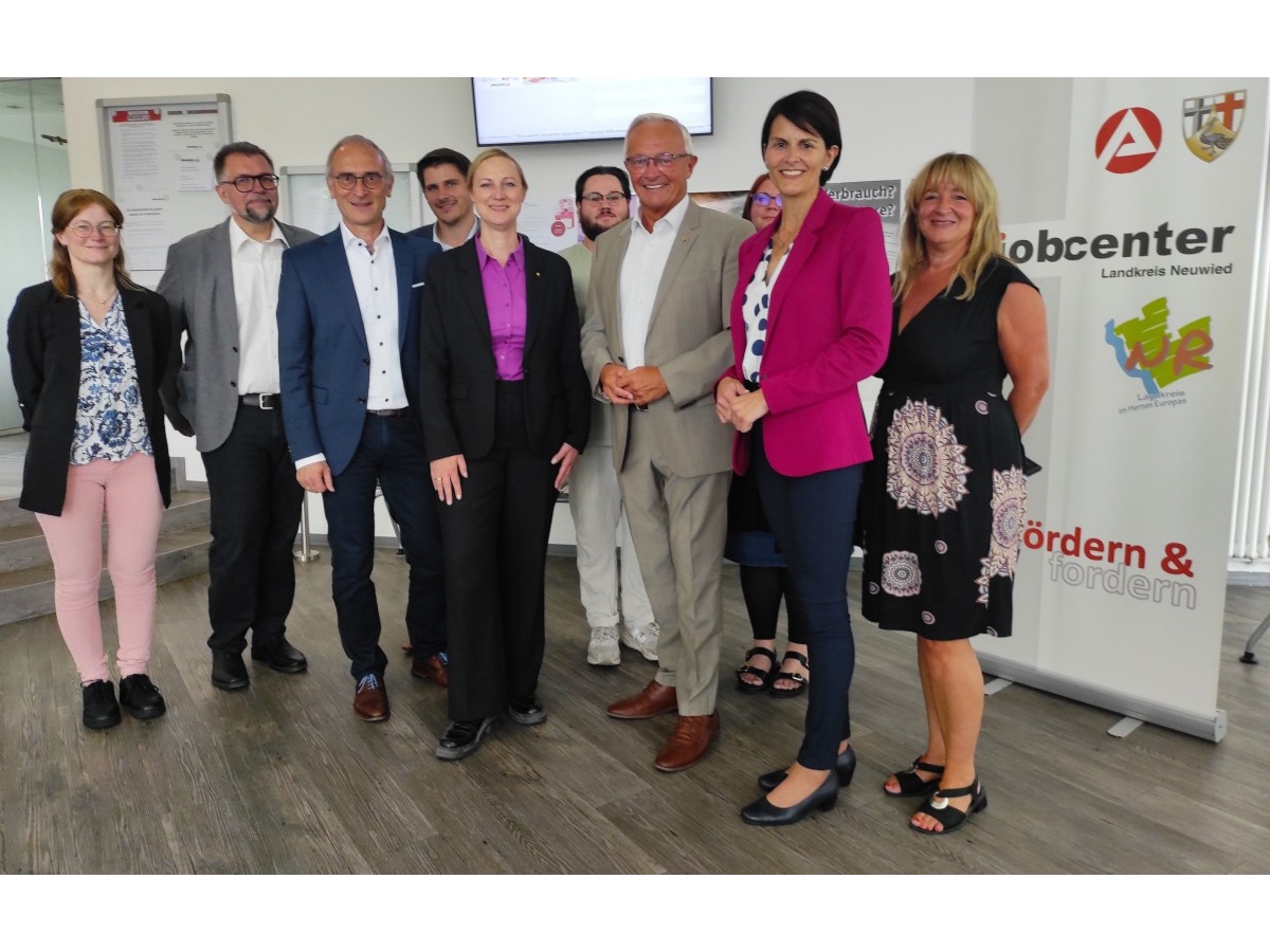 Arbeitsministerin Drte Schall lobt Kommunikationskonzept des Neuwieder Jobcenters