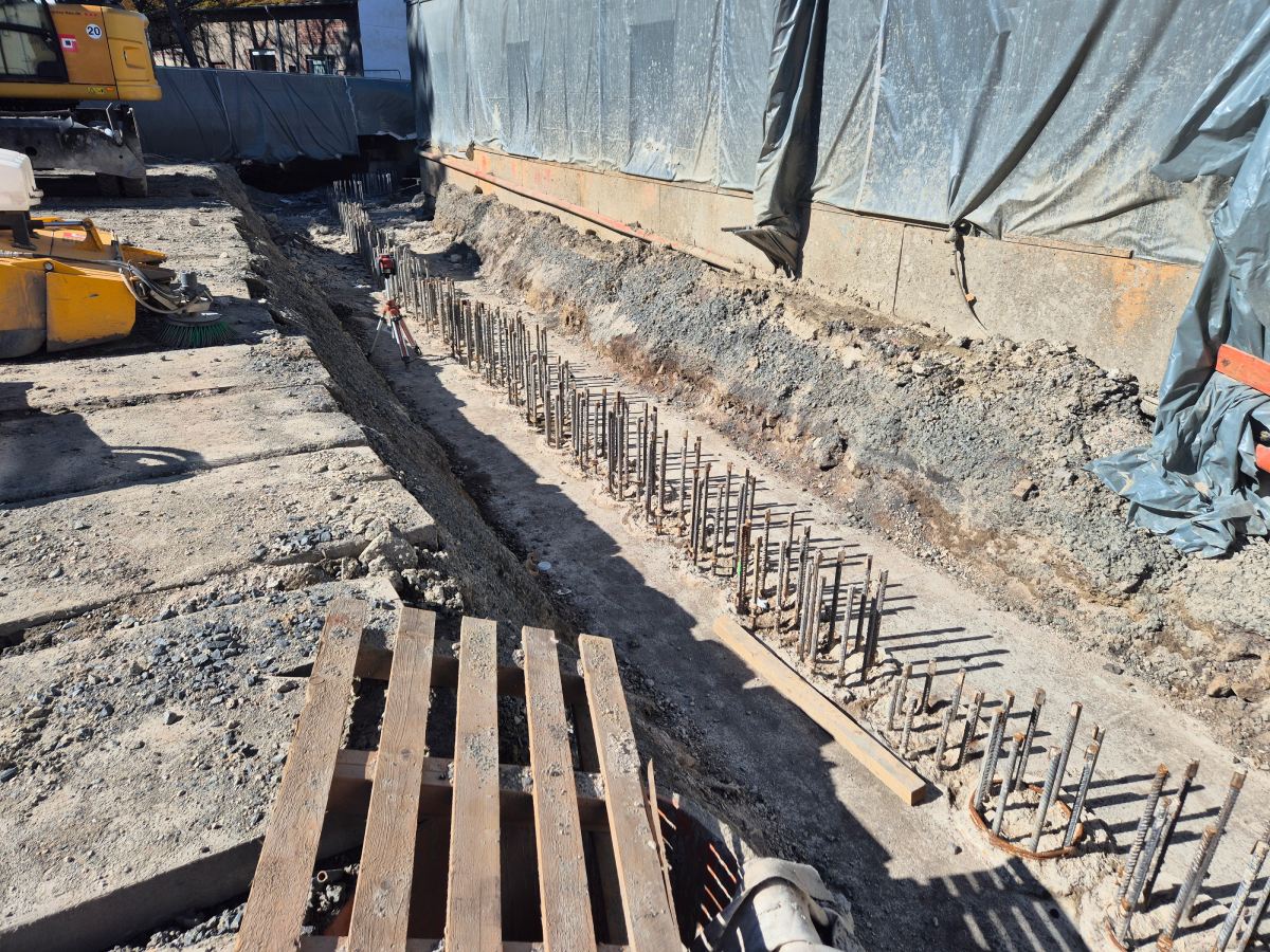 Bau einer neuen Stützmauer: Wiedereröffnung der Jugendkunstschule rückt näher