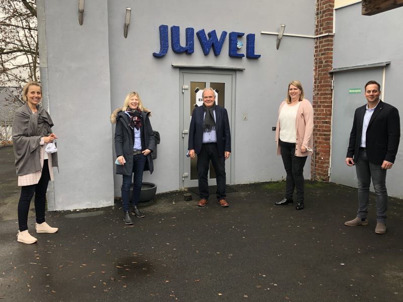 Bereichsleitung Susan Hempel, Landtagsabgeordnete Jenny Gro, Geschftsfhrer GFBI Bernd Sorger, Standortleitung Katharina Kremer und Geschftsfhrer GFBI Maximilian Sorger, beim Besuch von JUWEL in Montabaur. Foto: privat