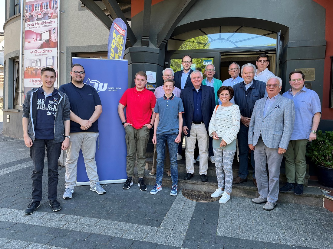 Vertreter der Jungen Union und der Senioren Union im Kreis Neuwied trafen sich zu einem spannenden Austausch. (Foto: privat)