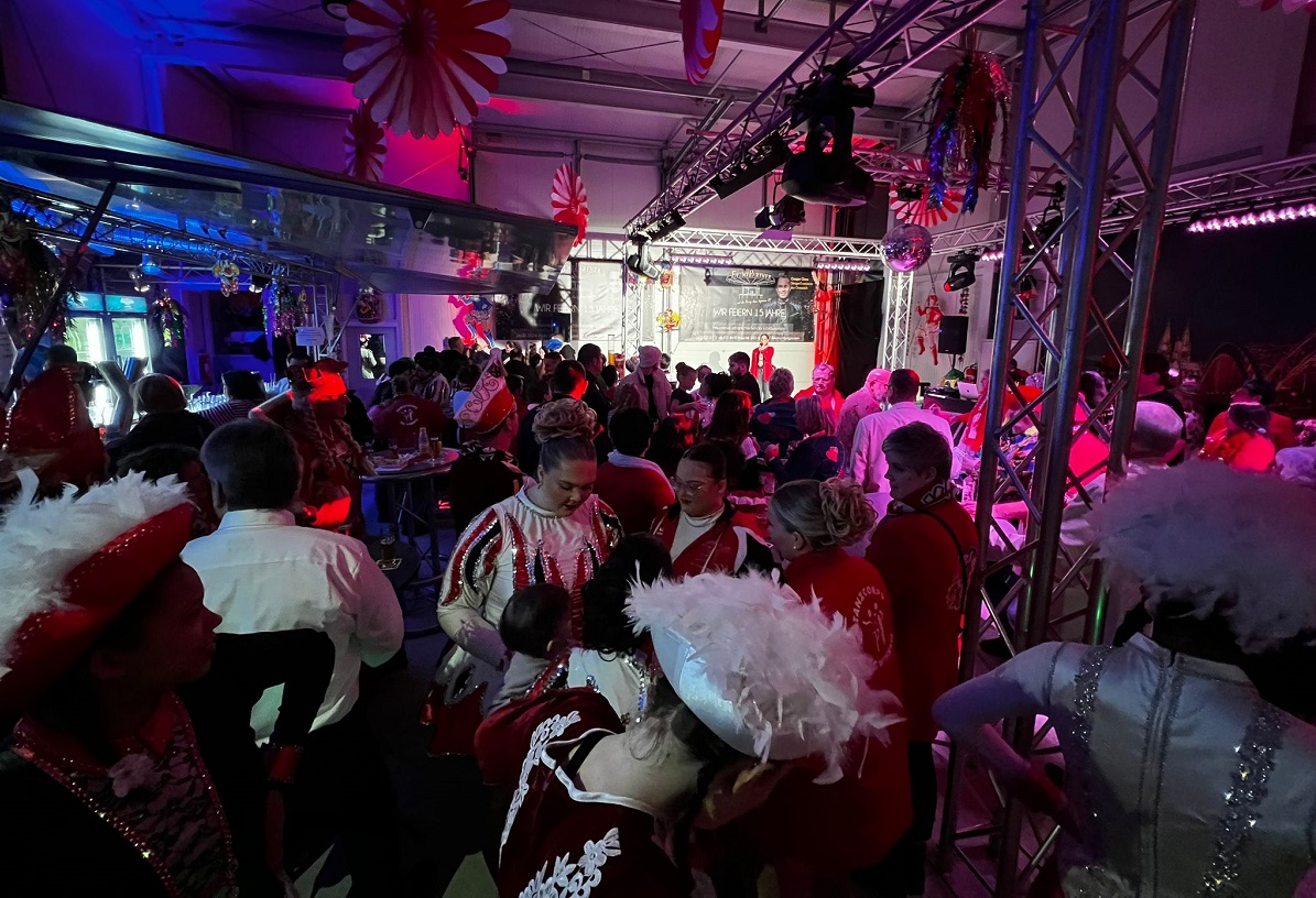 Karnevalistischer Frohsinn beim zweiten jecken Samstag in Birken-Honigsessen