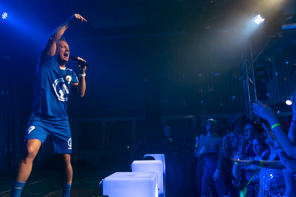 Stefan Strmer wusste, wie er die Stimmung anheizen konnte. Fotos: LJS