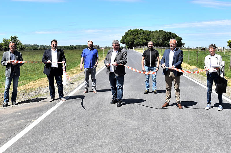 Von links: Michael Quirin (Landesbetrieb Mobilitt, LBM), Verbandsgemeindebrgermeister Michael Christ, Michael Hesseler (LBM), Michael Mahlert (1. Kreisbeigeordneter), Sebastian Grlitz (LBM), Landrat Achim Hallerbach, Brigitte Knopp (Kreisverwaltung). Foto: Kreisverwaltung