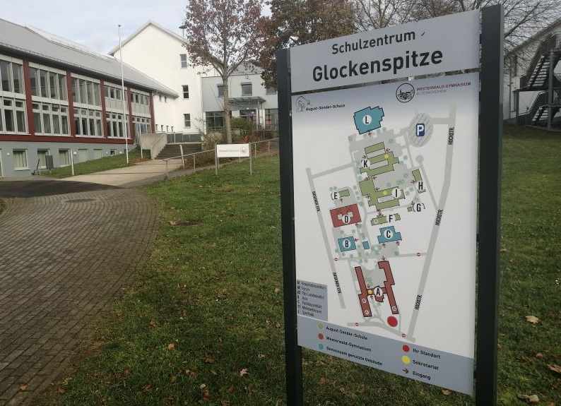 Der Haupttrakt des Westerwald-Gymnasiums in Altenkirchen wird in den kommenden Monaten fit frs digitale Zeitalter gemacht. (Foto: hak)