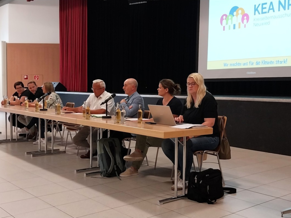 Die Hochschule Koblenz stellte bei der KEA-Vollversammlung in Neustadt die Ergebnisse zur Kita-Bedarfsumfrage vor. (Fotos: Anja Werner / Kreisverwaltung Neuwied)