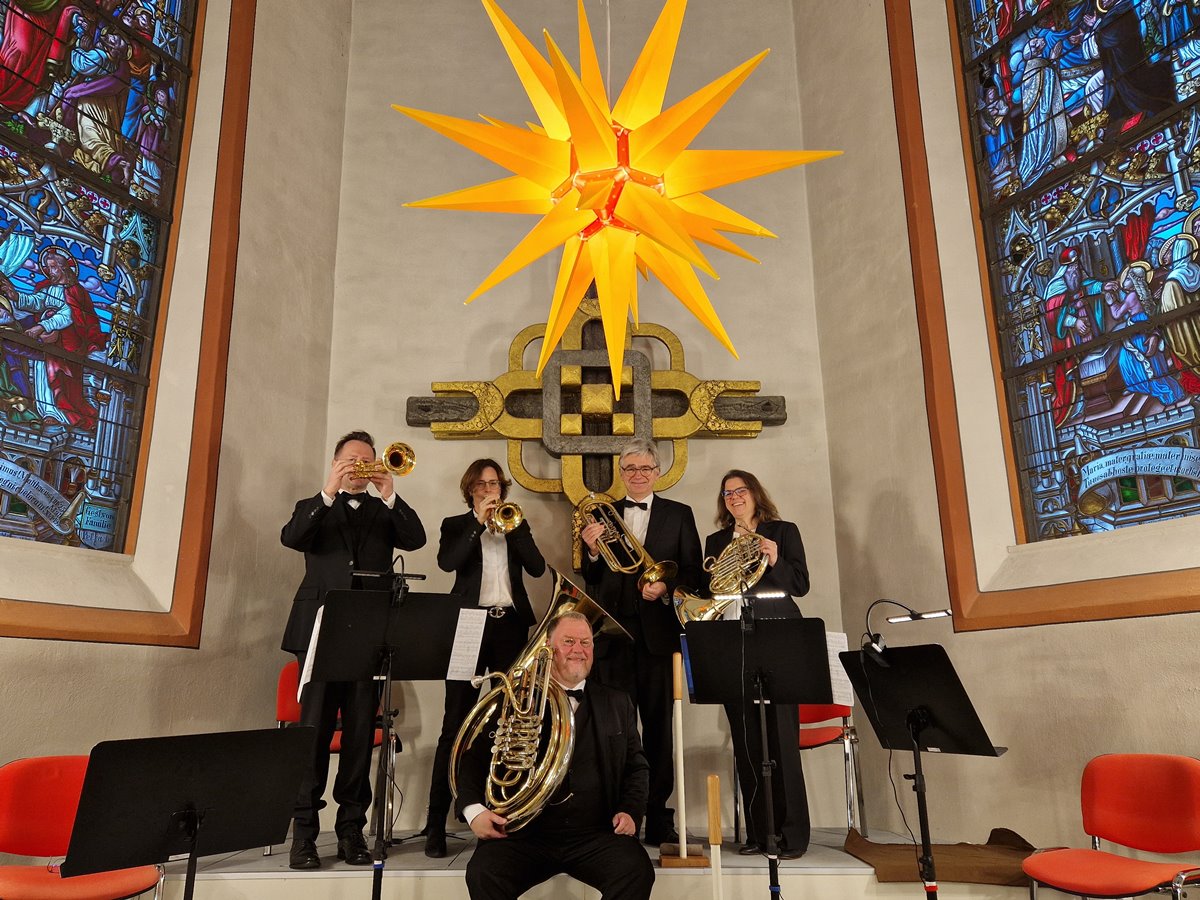 "Frechblech" laden zum Konzert ein. (Foto: Jens Schawaller)