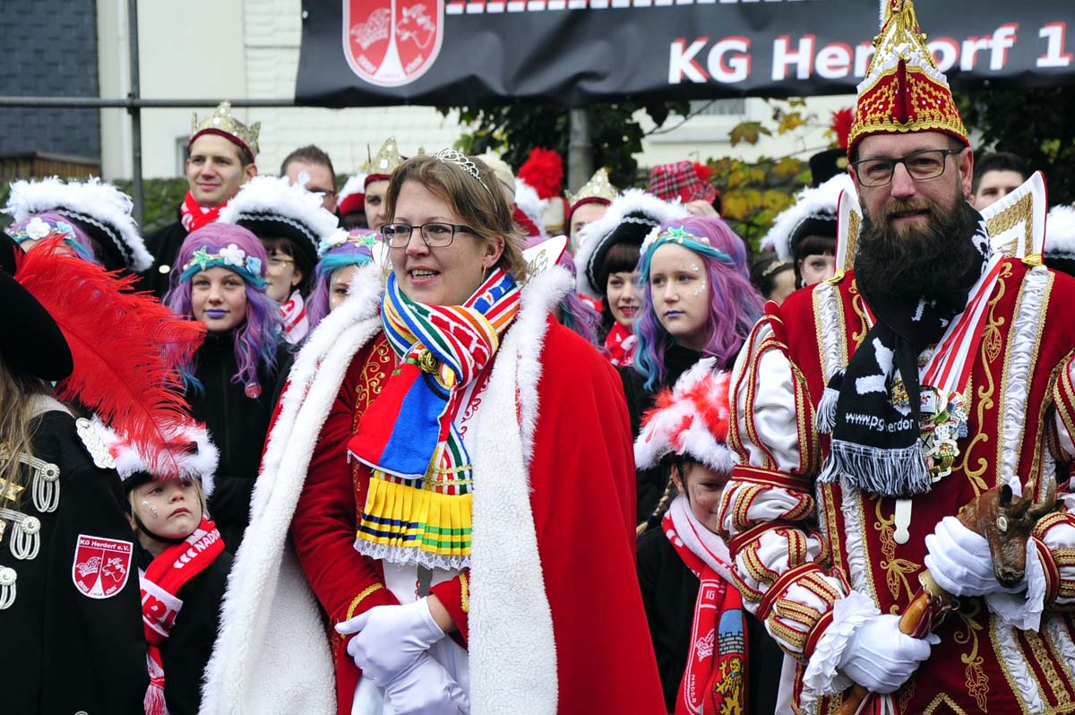 In Herdorf waren die Narren los - Die Weiberfastnachtsparty im Zelt war ein groer Erfolg