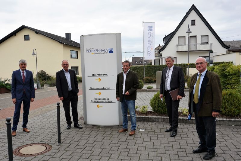 v.r.n.l.: Rolf-Peter Leonhardt (Vorsitzender des KHDS-Verwaltungsrats), Guido Wernert (KHDS-Geschftsfhrer), Achim Schwickert (Landrat des Westerwaldkreises), Erwin Reuhl (KHDS-Verwaltungsratsmitglied) und Klaus Mller (Brgermeister der Verbandsgemeinde Selters und KHDS-Verwaltungsratsmitglied). Foto: privat