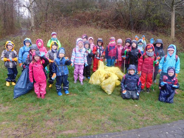 Sckeweise Mll sammelten die Kinder. Foto: privat