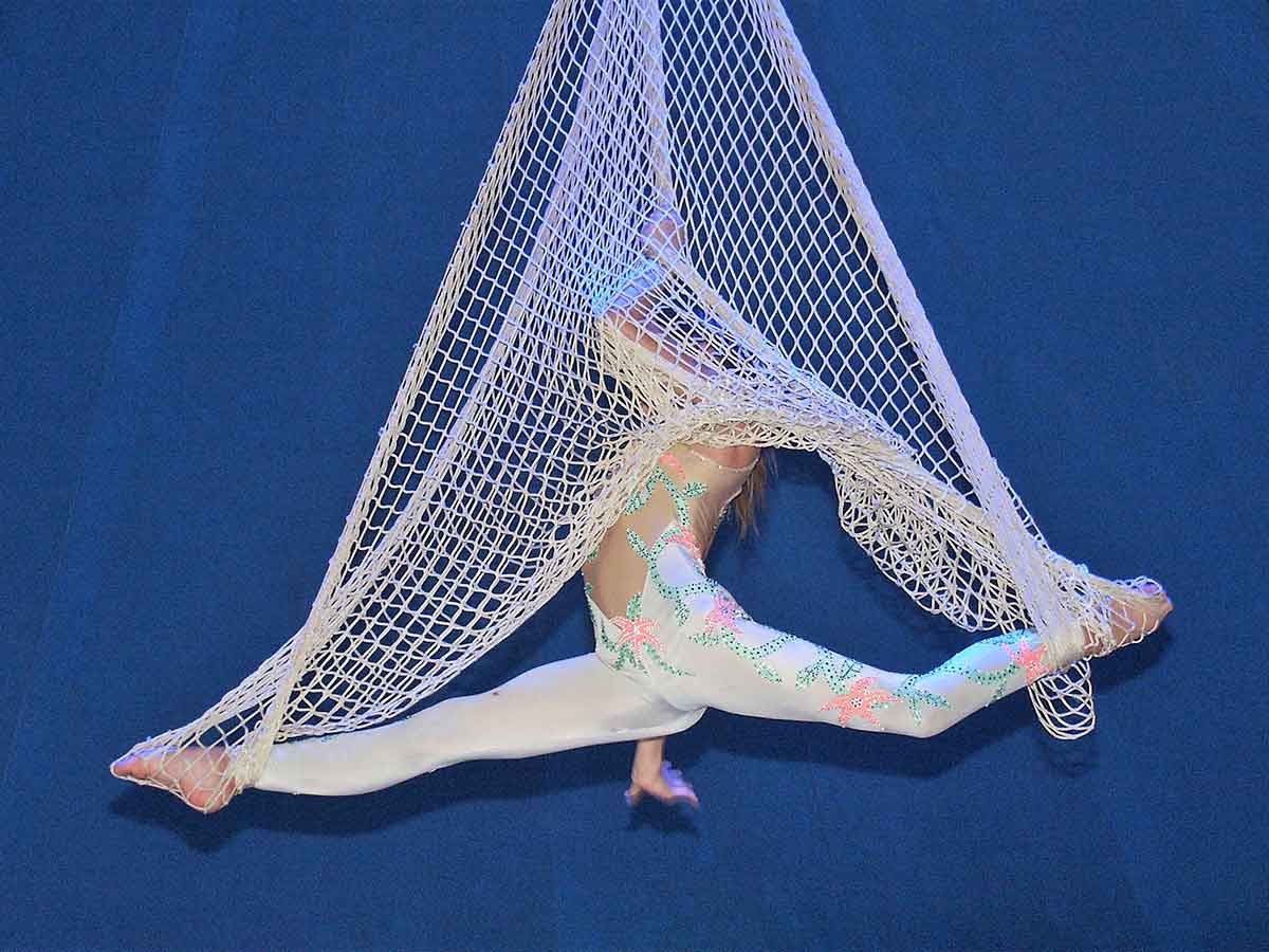 Akrobatik im Circus Ronelli (Foto: Bernhard Theis)
