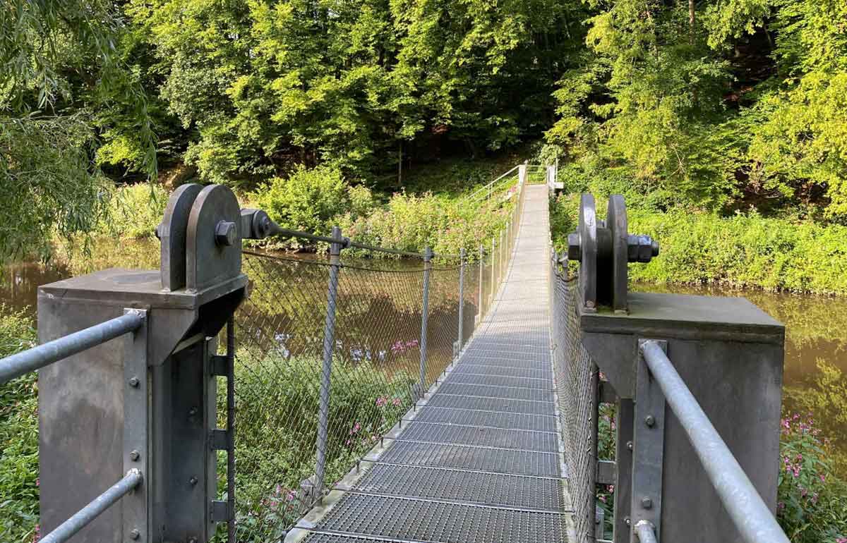 Gefhrte Wanderung ber die Seilhngebrcke zum Gipfelkreuz mit Weitblick