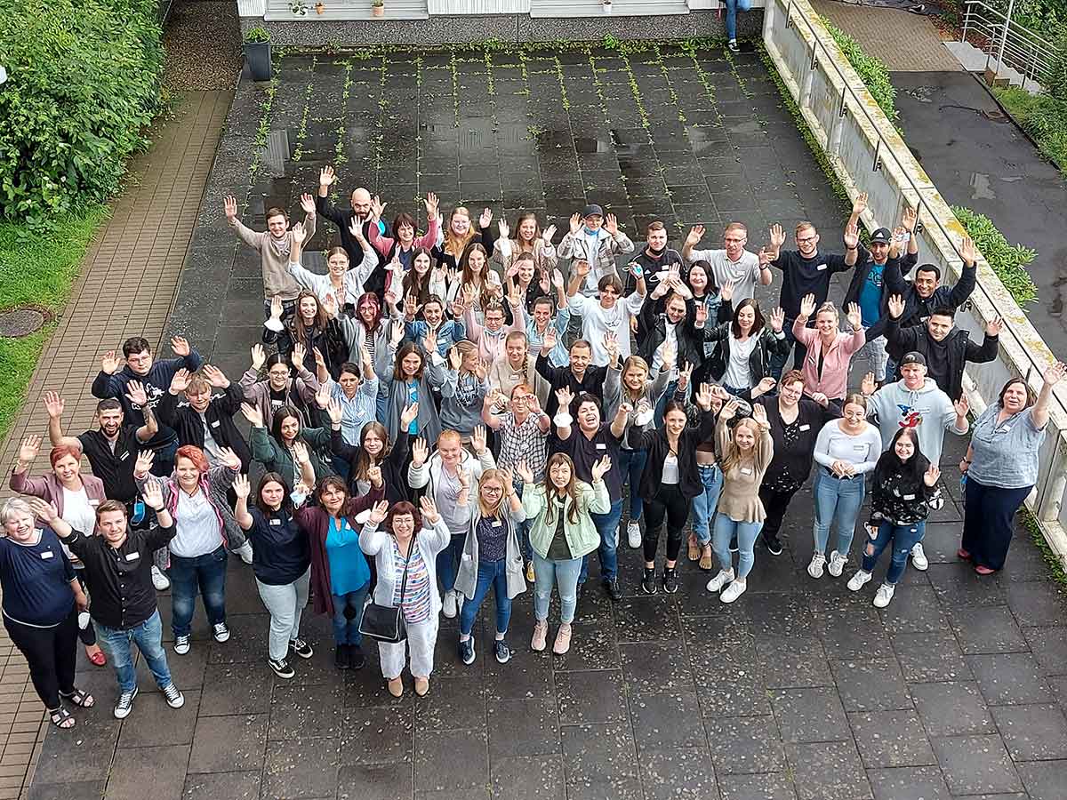 Start in die Ausbildung: 55 angehende Pflegefachfrauen und Pflegefachmnner am DRK Bildungszentrum in Hachenburg. (Foto: DRK Bildungszentrum)
