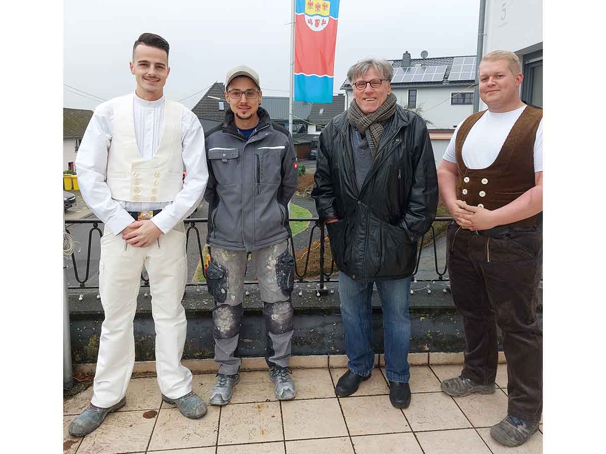Drei neue Handwerksmeister in Caan. (Foto: Gemeinde Caan)