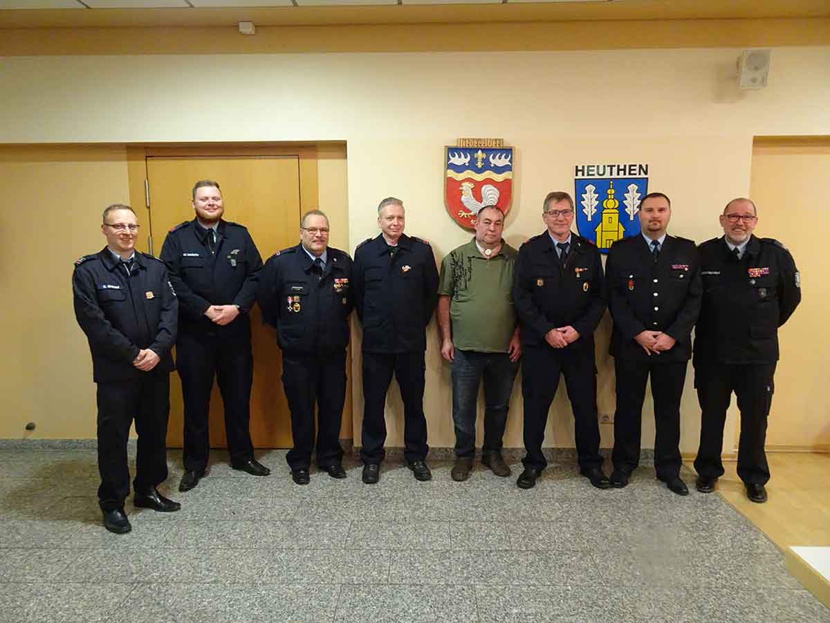 Feuerwehr in Niederelbert ehrte verdiente Kameraden