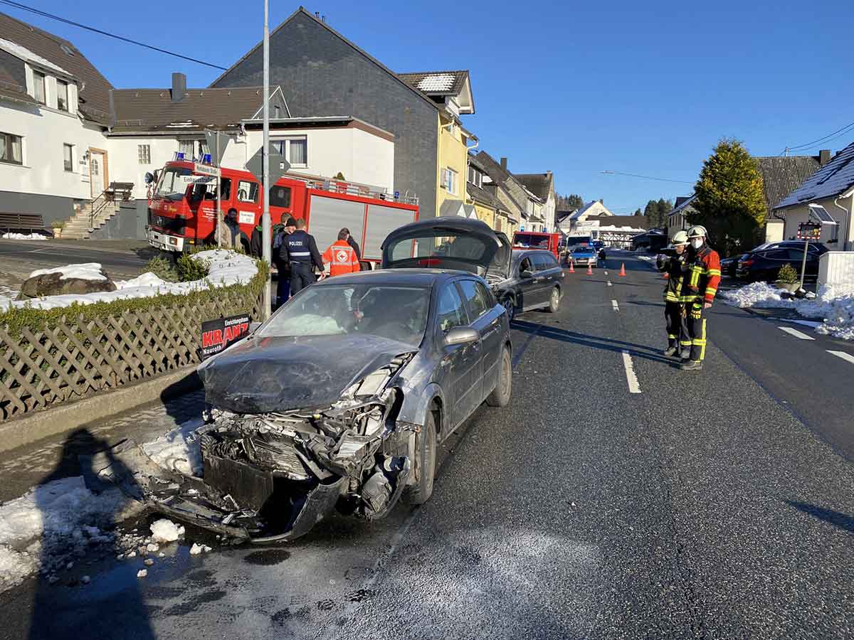 Die Unfallstelle in Langenhahn. (Foto: Feuerwehr Westerburg)