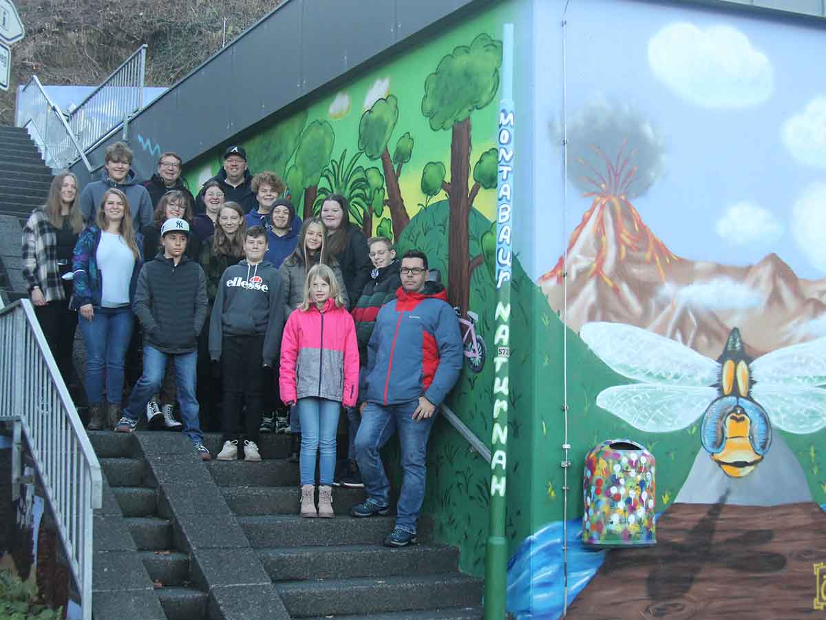 Das neue Grafitti in Montabaur und die Knstler. (Foto: Haus der Jugend)