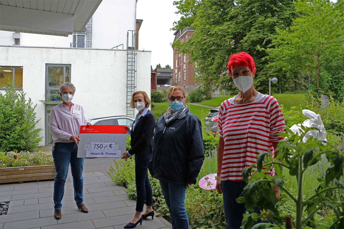 von links: Eva-Maria Hebgen, Diana Reu, Beate Morgenstern und Kerstin Molls beim Besuch im Hospiz St. Thomas. (Foto: Dernbacher Gruppe Katharina Kasper)
