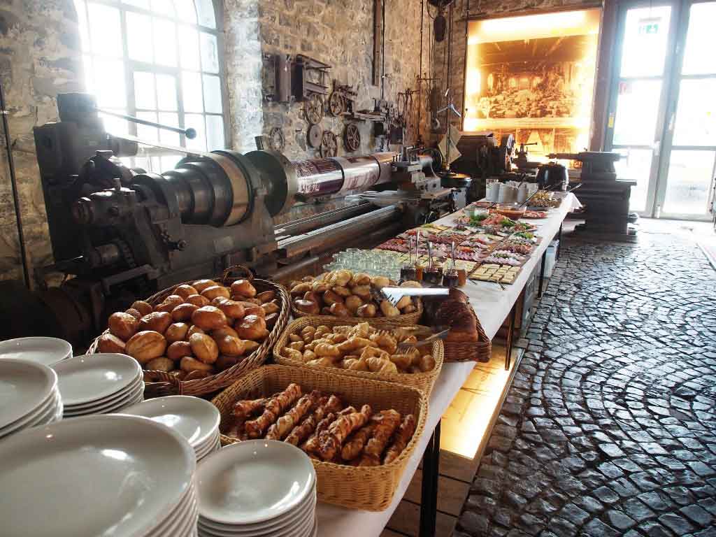 Einladendes Buffet im Stffel-Park. (Foto: Tatjana Steindorf)