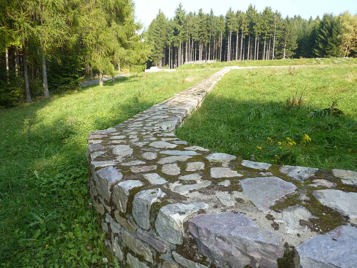 Der Limes bei Hillscheid. (Foto: Kannenbckerland-Touristik-Service)