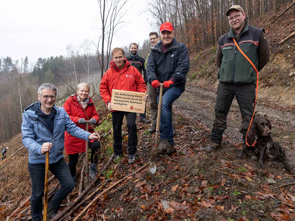 Erfolgreiche Baumpflanzaktion in Heuzert. (Foto: Naspa)