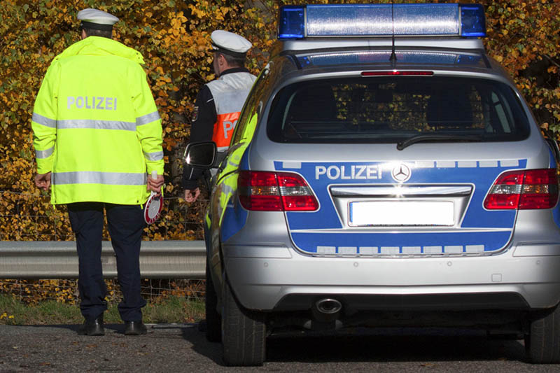 Gefhrlicher Eingriff in den Straenverkehr durch Nagelbretter