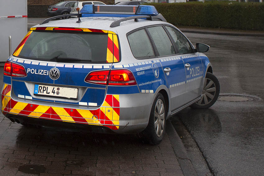 Verkehrsunfallflucht nach Spiegelunfall in Neunkhausen