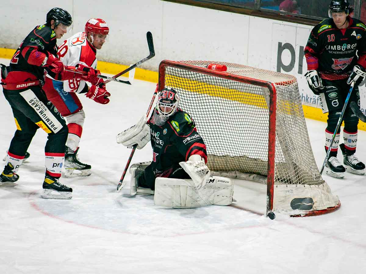 Die Rockets auf dem Eis. (Foto: Manuel Enderich)